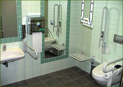 Behindertengerechte Toilette in der Rastanlage Inntal Ost