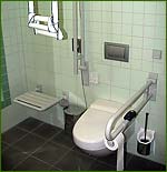 Behindertengerechte Toilette in der Rastanlage Inntal Ost