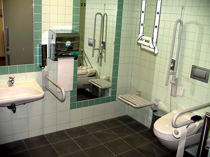 Rastanlage Inntal Ost - behindertengerechte Toilette